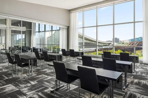 Posezení v ubytování AC Hotel by Marriott Pittsburgh Downtown