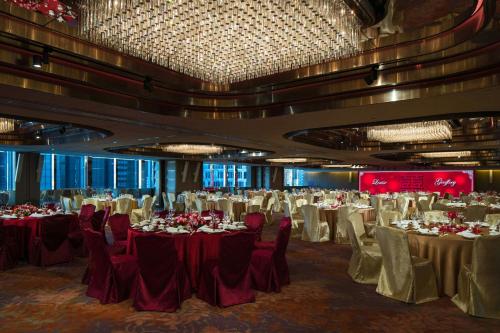 Restoran atau tempat lain untuk makan di Renaissance Hong Kong Harbour View Hotel