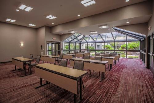 Φωτογραφία από το άλμπουμ του Courtyard by Marriott Lincroft Red Bank σε Red Bank