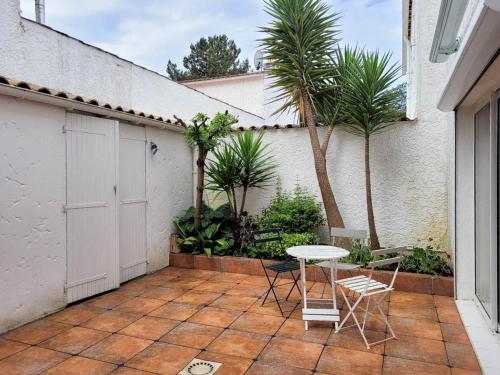 Maison 4 pièces à étage - Proche mer - Patio, BBQ - Parking - FR-1-705-94