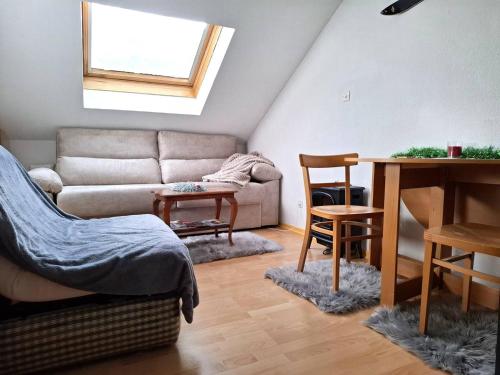 Studio proche pistes avec parking – 2 personnes - FR-1-592-83