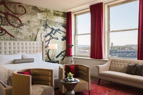 Renaissance Pittsburgh Hotel Image