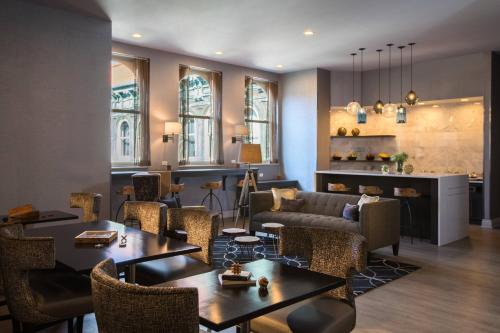Renaissance Pittsburgh Hotel Image