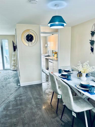 a kitchen and dining room with a table and chairs at Spacious 3BR Home in Colchester, with Private Parking in Colchester