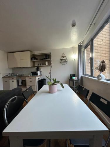 Gallery image of Greenwich Luxe exclusive Condo in London