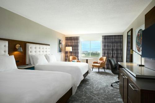 Postel nebo postele na pokoji v ubytování Renaissance Meadowlands Hotel