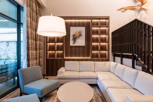 a living room with a couch and a table and chairs at Courtyard by Marriott Thousand Oaks Agoura Hills in Agoura Hills