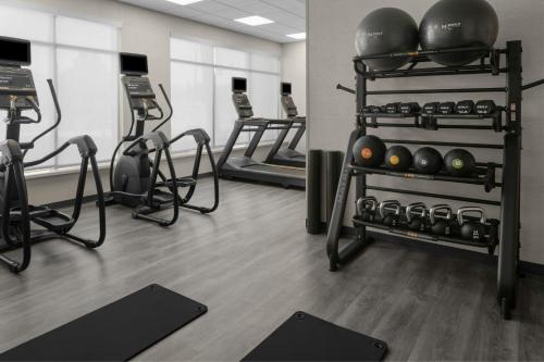Fitness centrum a/nebo fitness zařízení v ubytování TownePlace Suites by Marriott Sacramento Rancho Cordova
