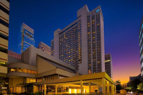 a large building in a city at night at Sheraton Philadelphia Downtown in Philadelphia