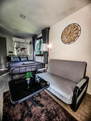 Ruang duduk di Chiang Mai Lazy House