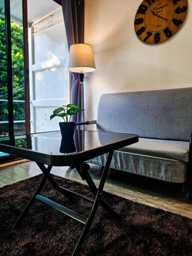 Ruang duduk di Chiang Mai Lazy House