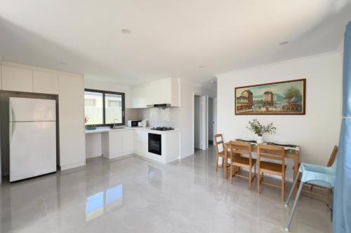 a kitchen and dining room with a table and chairs at A2-Family friendly 2B1BHouse nr airport backyard&carparking in Perth