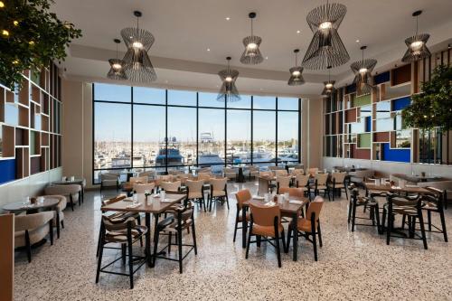 Restaurant ou autre lieu de restauration dans l'établissement Sheraton San Diego Resort