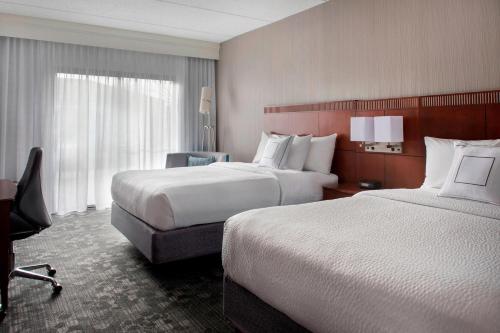 Postel nebo postele na pokoji v ubytování Courtyard by Marriott Fishkill