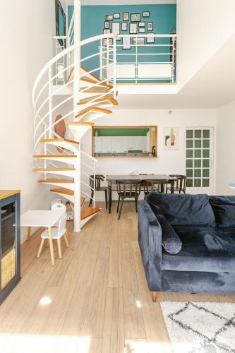 Super cozy duplex for Paris, with Metro and parking