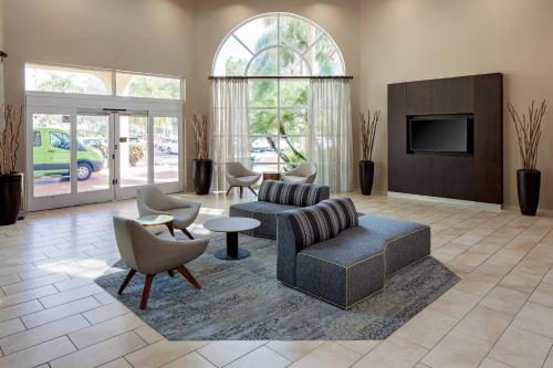 Posezení v ubytování Courtyard by Marriott Fort Lauderdale North/Cypress Creek