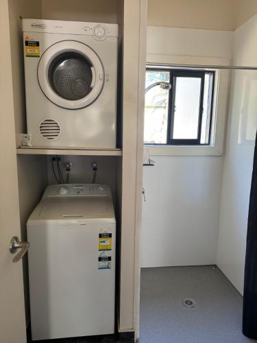 a washer and dryer in a small room at Bay Road Motels in Haast