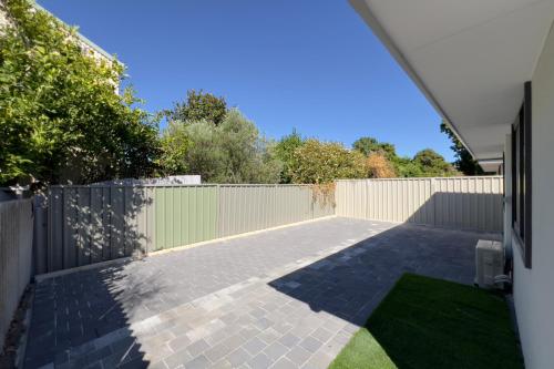 a backyard with a fence and a tennis court at B3 Near Airport - Cozy Home, Walk to Shops & Eats in Perth
