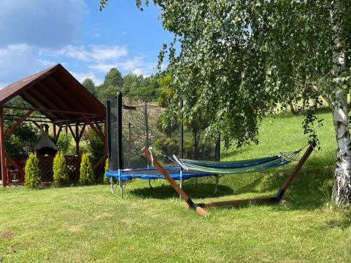 Villa Apia tesisinin dışında bir bahçe