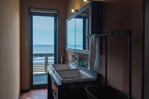 GARDENIA Ocean Front Tsudaにあるキッチンまたは簡易キッチン