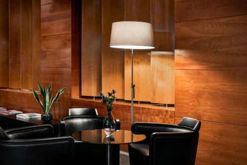 AC Hotel Los Vascos by Marriottにあるシーティングエリア