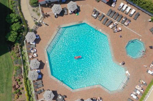 an overhead view of a large swimming pool with chairs at Inn at Bay Harbor, Autograph Collection in Petoskey