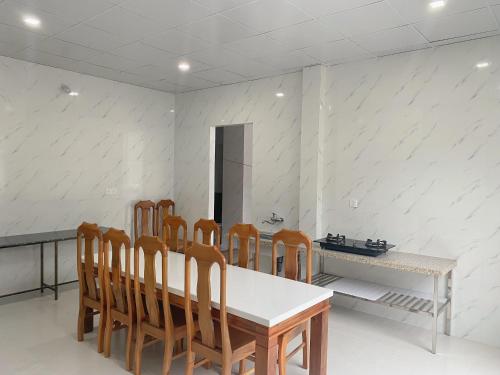 Et opholdsområde på Nhà nghỉ Lý Hùng - Ly Hung Guest House