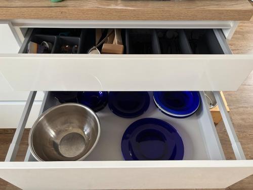 a drawer filled with blue bowls and a bowl at Rodinný dům Frymburk in Frymburk