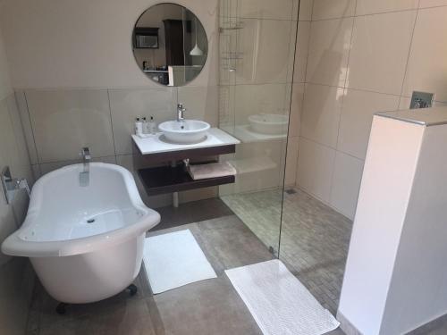 Bilik mandi di Abella Bed and Breakfast