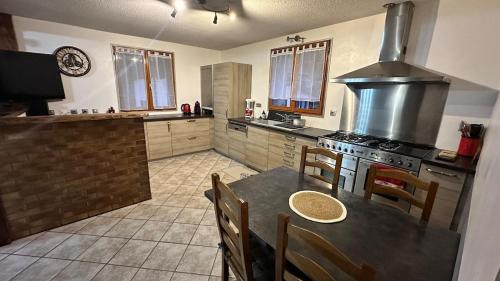 Køkken eller tekøkken på Maison de vacances avec grand terrain