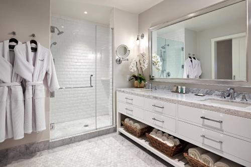 Un baño de Vespera Resort on Pismo Beach, Autograph Collection