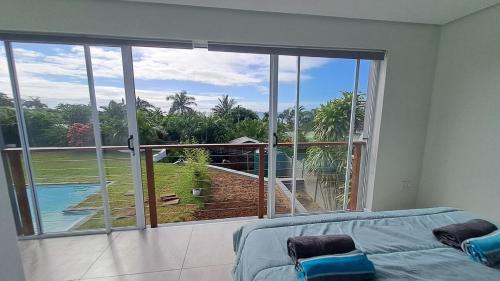 Postel nebo postele na pokoji v ubytování 3 Ensuite Bedrooms, Sea View, Private Pool & Solar