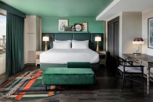 Ένα ή περισσότερα κρεβάτια σε δωμάτιο στο Hotel Tonnelle New Orleans, a Tribute Portfolio Hotel