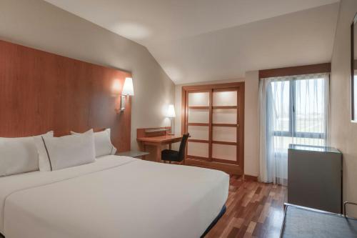Postel nebo postele na pokoji v ubytování AC Hotel Palencia by Marriott
