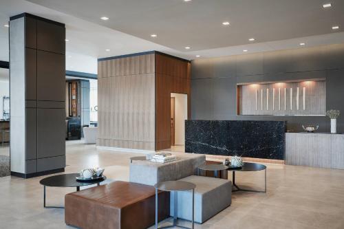 Posezení v ubytování AC Hotel by Marriott Minneapolis West End