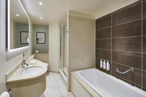 Ένα μπάνιο στο Manchester Marriott Hotel Piccadilly