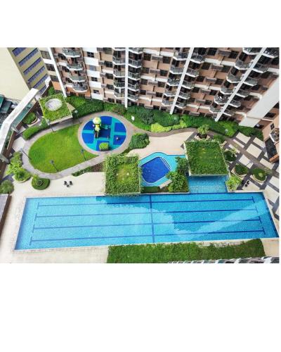 an overhead view of a swimming pool in a building at Bayfront 1BR Condo in Pasay Manila with Wi-Fi, Netflix & Pool Access, Near NAIA Airport, Mall of Asia, OKADA, CCP & PICC in Manila