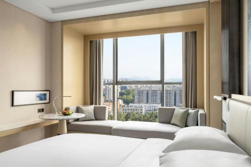 Ένα ή περισσότερα κρεβάτια σε δωμάτιο στο Courtyard by Marriott Shanwei Haifeng