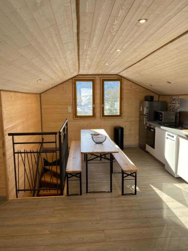 a kitchen with a table and chairs in a room at Chalet séduisant in Garin
