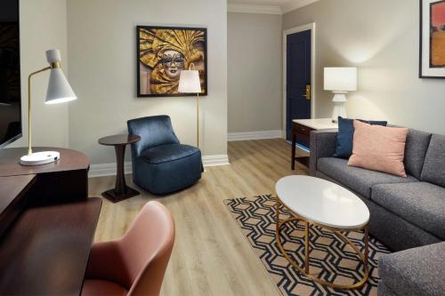 Χώρος καθιστικού στο Courtyard by Marriott New Orleans French Quarter/Iberville