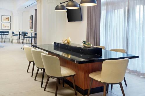 Μια τηλεόραση ή/και κέντρο ψυχαγωγίας στο Courtyard by Marriott New Orleans French Quarter/Iberville