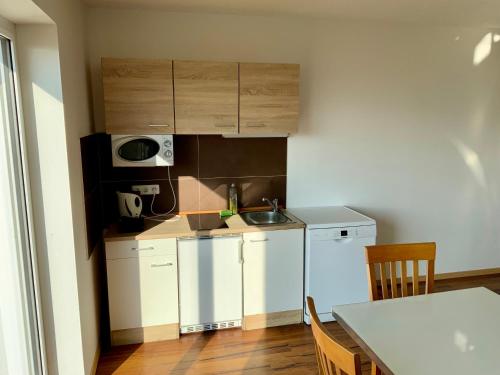 Una cocina o zona de cocina en Geinberg Suites & Via Nova Lodges