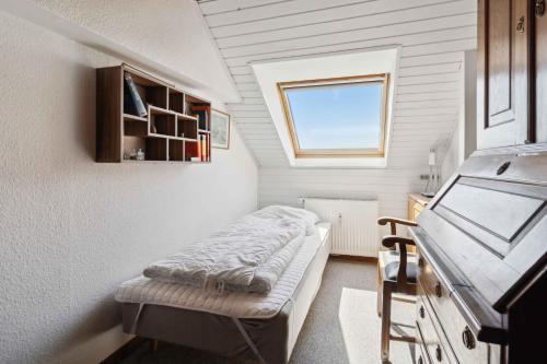Ένα ή περισσότερα κρεβάτια σε δωμάτιο στο Cozy Apt Near Beachesfishing