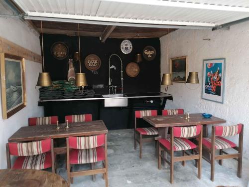 Χώρος καθιστικού στο Cozy Apt Near Beachesfishing