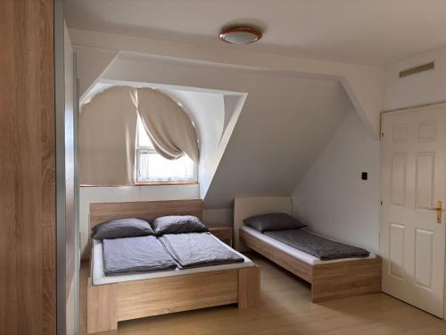 Ένα ή περισσότερα κρεβάτια σε δωμάτιο στο Veronika Lux Apartman