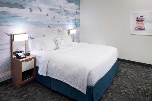 Cama o camas de una habitación en Courtyard Carolina Beach Oceanfront