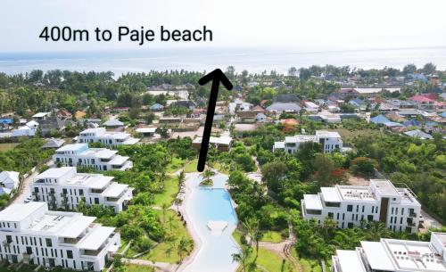vista su un quartiere residenziale con una freccia nera che punta verso Page Beach di Tropical apartments in The Soul 400m from Paje beach - Managed by KSN a Paje