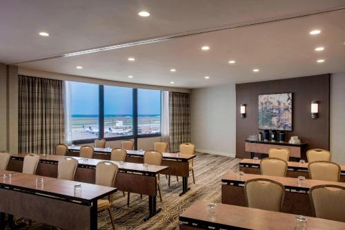 Posezení v ubytování Houston Airport Marriott at George Bush Intercontinental