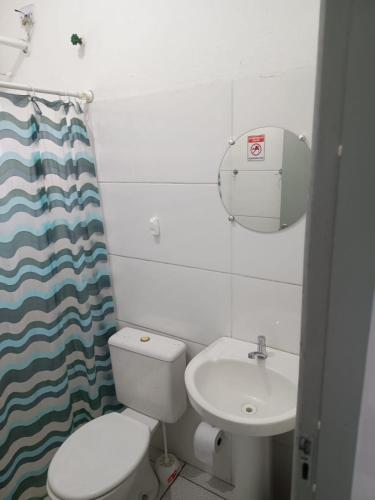 Un baño de O Hostel GRU SP - Unidade Aeroporto Guarulhos - 5 Minutos de Distancia