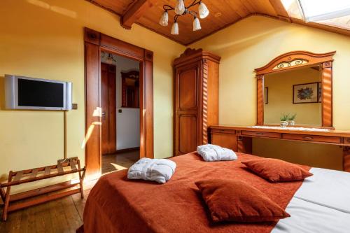 a bedroom with a bed with two towels on it at Koruna in Tatariv